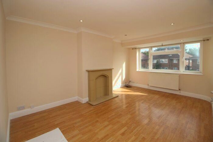 2 Bedroom Maisonette To Rent In Adelphi Gardens, Slough, SL1