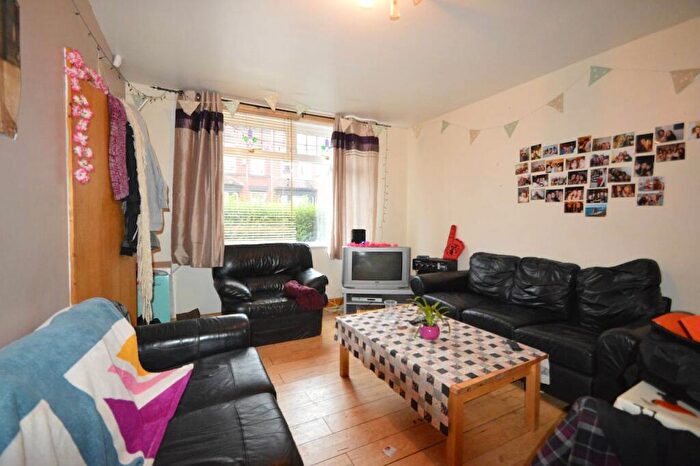 5 Bedroom Terraced House To Rent In Walmsley Road, Hyde Park, Leeds, LS6