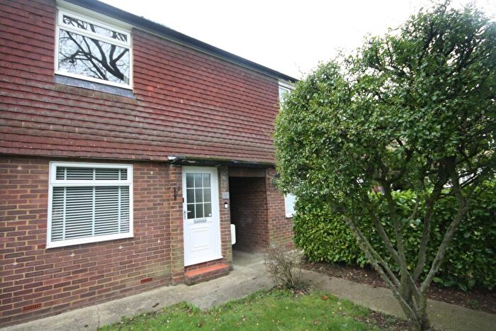 2 Bedroom Maisonette To Rent In Pinewood Green, Iver, SL0