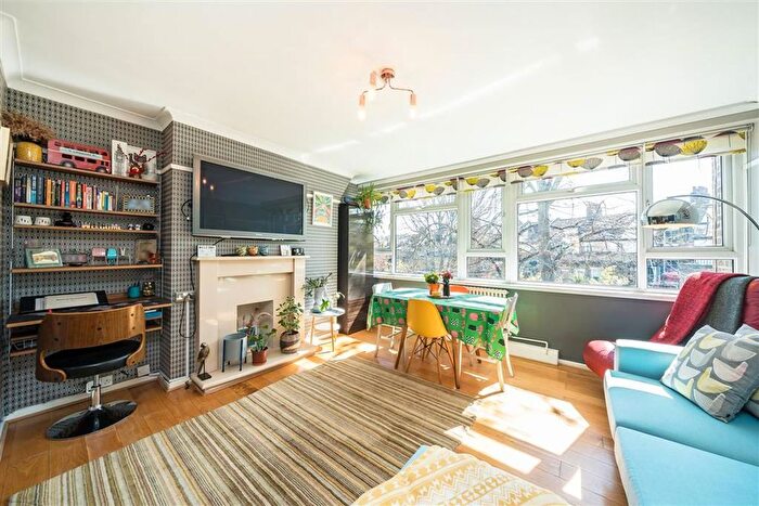 2 Bedroom Flat For Sale In Greenwich High Road, Greenwich, SE10