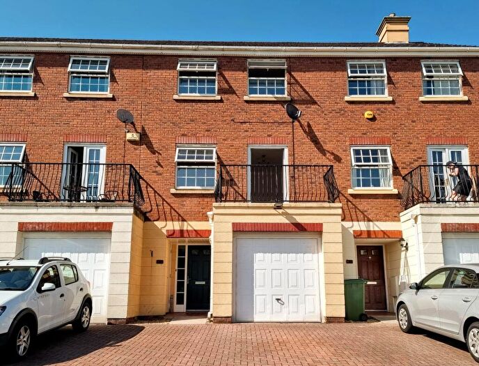 4 Bedroom Town House To Rent In Meadow Hill, Church Village, Pontypridd, CF38