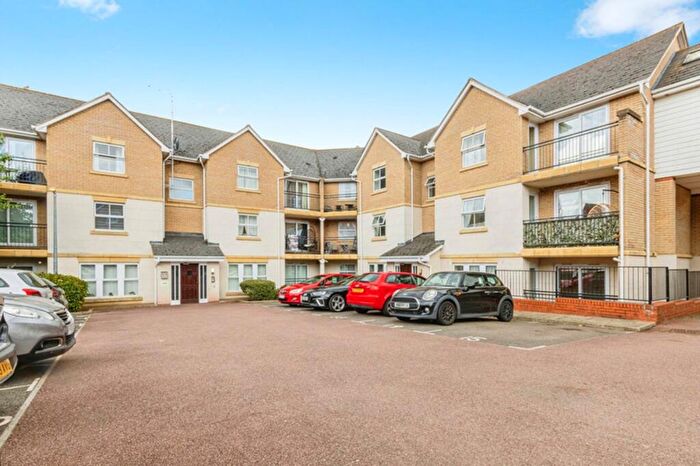 2 Bedroom Flat For Sale In Wallace Road, Colchester, CO4