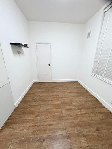 Studio To Rent In Junction Road, Romford, London, RM1