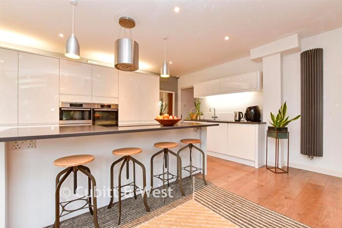 5 Bedroom Detached House For Sale In Kingston Road, Leatherhead, Surrey, KT22