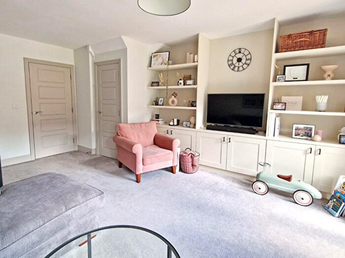 3 Bedroom Terraced House For Sale In Clifton Close, Bicester, OX26