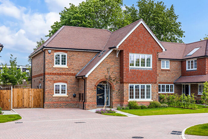 4 Bedroom Detached House For Sale In Otway Close, Tadworth, KT20