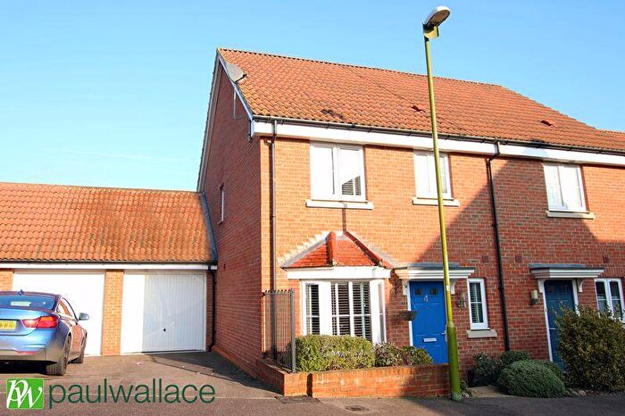 3 Bedroom Semi-Detached House For Sale In Aldermere Avenue, West Cheshunt, EN8