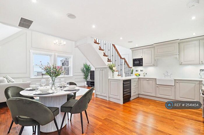 3 Bedroom Penthouse To Rent In Beecroft Apartments, Westcliff-On-Sea, SS0