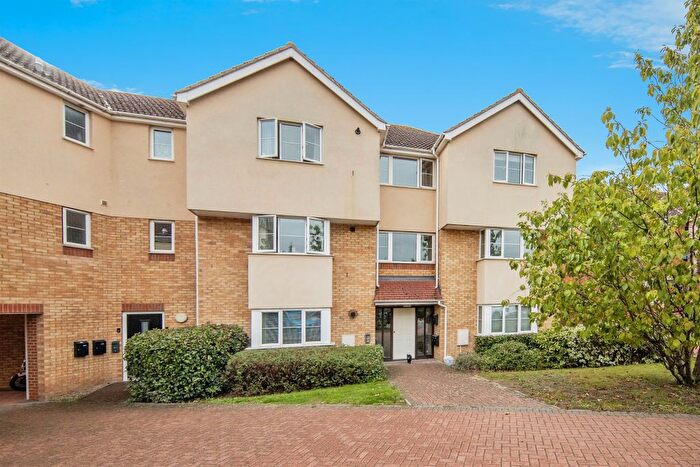 2 Bedroom Flat For Sale In Treeview, Stowmarket, IP14
