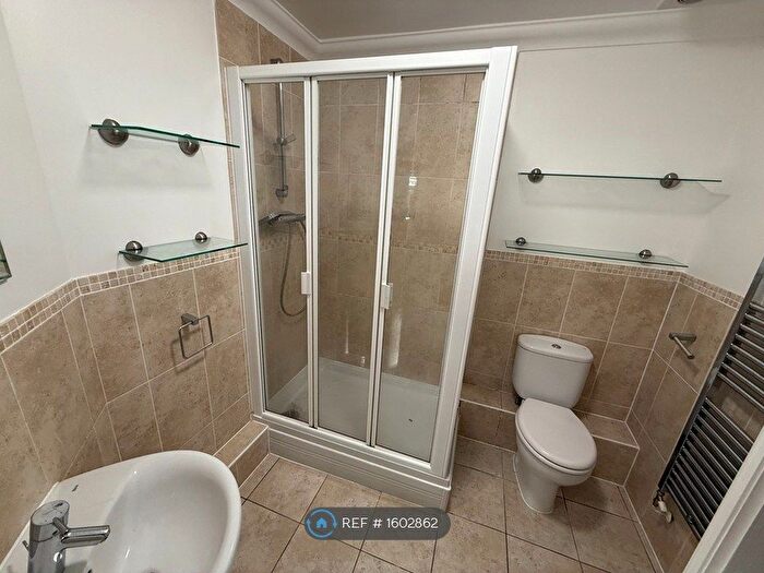 2 Bedroom Flat To Rent In Albion Road, Sutton, SM2