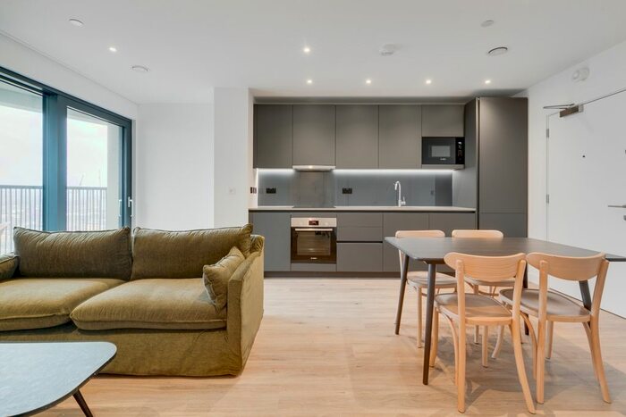 1 Bedroom Flat To Rent In Riverstone Heights, Reed Avenue, Bromley By Bow, E3