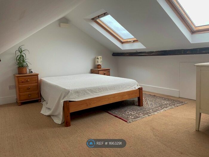 1 Bedroom Flat To Rent In Tradescant Road, London, SW8