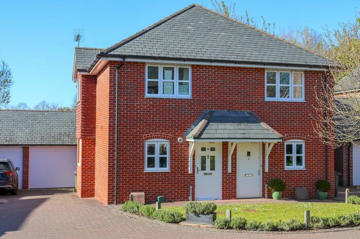 2 Bedroom Semi-Detached House To Rent In Brill Close, Alresford, SO24