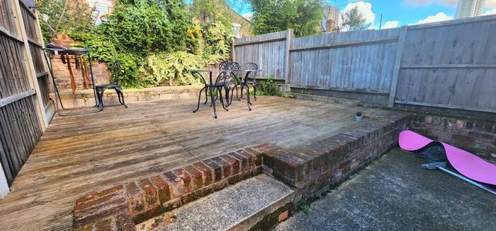 1 Bedroom Flat To Rent In Springfield Road, London, N15