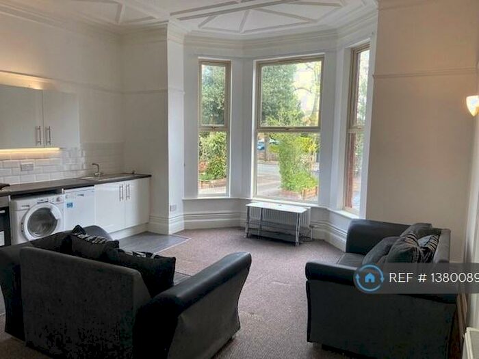2 Bedroom Flat To Rent In Northenden Road, Sale, M33
