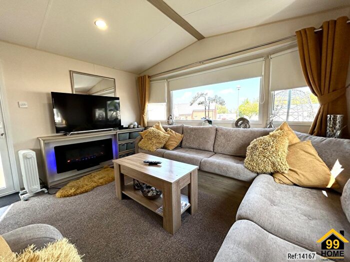 3 Bedroom Mobile/park Home To Rent In The Street, Corton, Suffolk, NR32