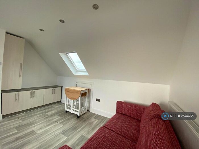 1 Bedroom Flat To Rent In Kenton Road, Harrow, HA3