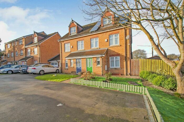 4 Bedroom Semi-Detached House To Rent In Higher Clough Close, Bolton, BL3