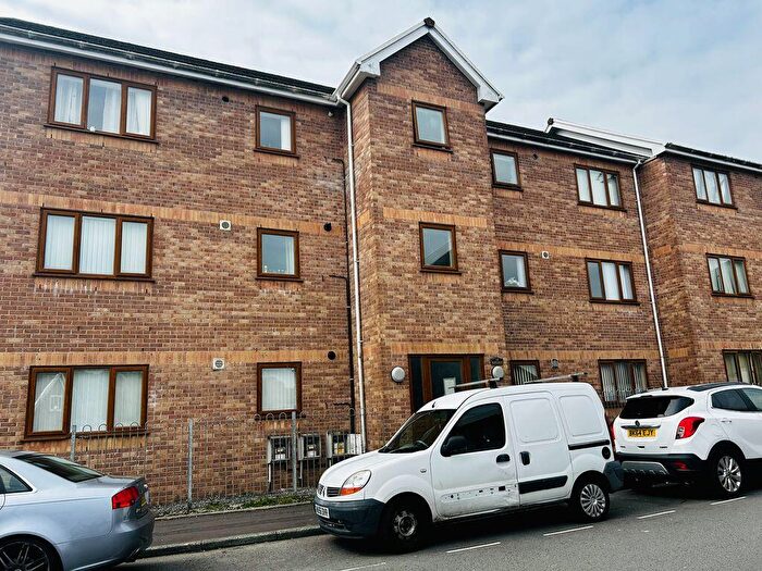 1 Bedroom Flat To Rent In Queens Court, Neath, SA10