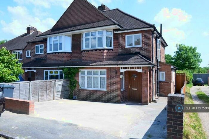 4 Bedroom Semi-Detached House To Rent In Manor Crescent, Guildford, GU2