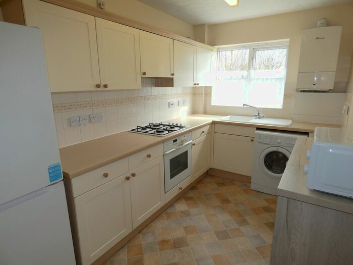 2 Bedroom Flat To Rent In Lime Gardens, Basingstoke, RG21