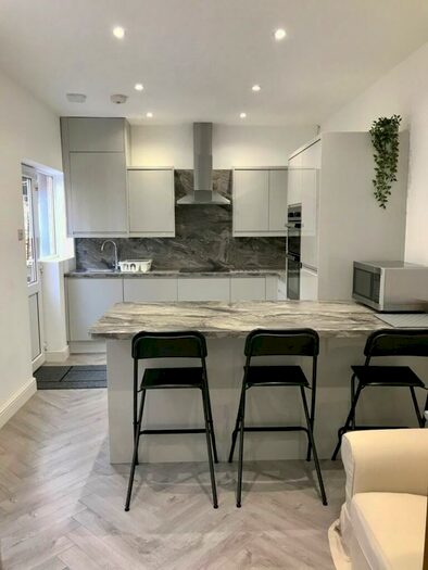 5 Bedroom Semi-Detached House To Rent In Oak Tree Lane, Selly Oak, Birmingham, B29