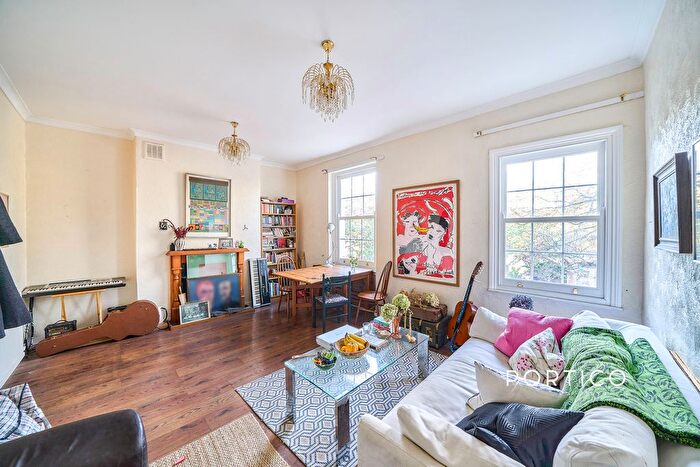 3 Bedroom Flat To Rent In Vassall Road, SW9