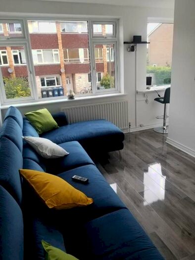 6 Bedroom Flat To Rent In Dollis Drive Farnham, GU9