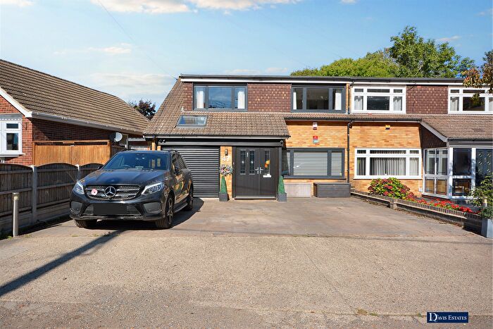 4 Bedroom Semi-Detached House For Sale In Prospect Road, Hornchurch, RM11
