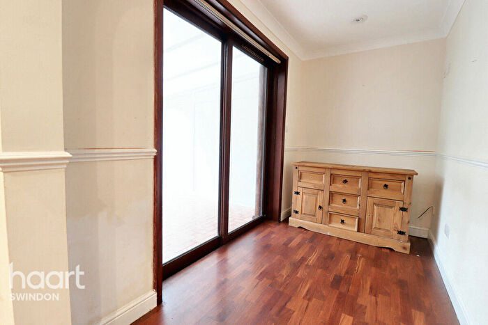 3 Bedroom Terraced House For Sale In Copse Avenue, Swindon, SN1