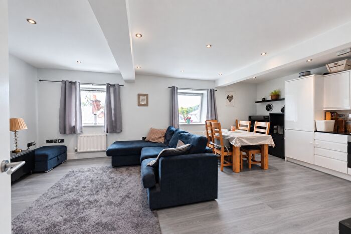 2 Bedroom Flat For Sale In Woodcote Side, Epsom, Surrey, KT18