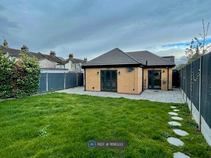 3 Bedroom Bungalow To Rent In Mill Road, Erith, DA8