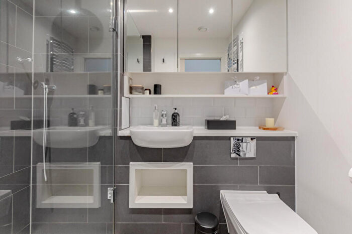 2 Bedroom Apartment To Rent In New North Road, London, ., N1