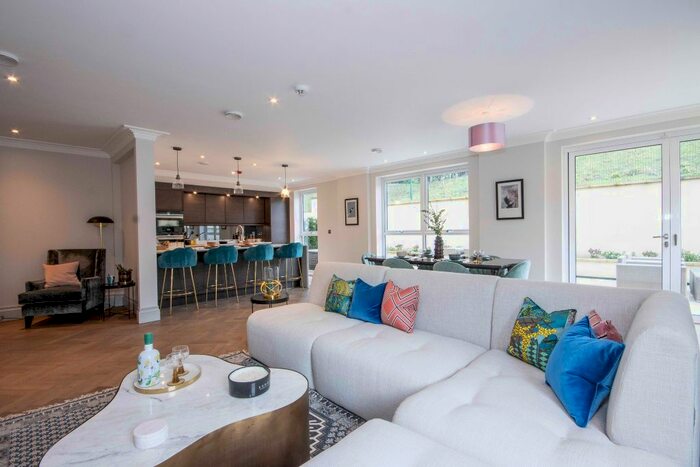 2 Bedroom Flat For Sale In Brompton House, The Drive, Ickenham, Uxbridge., UB10