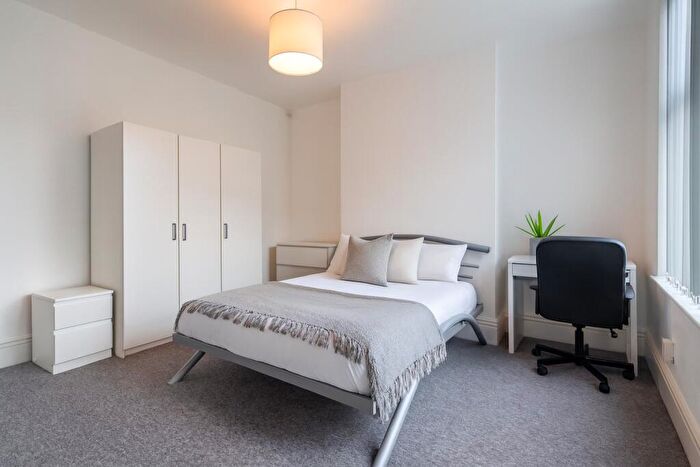 4 Bedroom House To Rent In Clough Road, Sheffield, S1