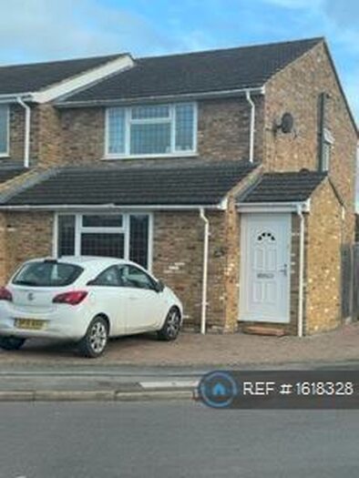 2 Bedroom End Of Terrace House To Rent In Farmers Way, Maidenhead, SL6