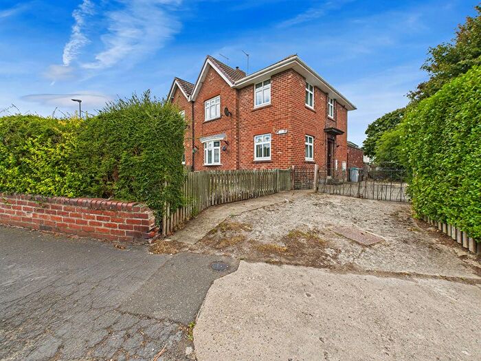 3 Bedroom Semi-Detached House For Sale In Dunelm Road, Consett, DH8