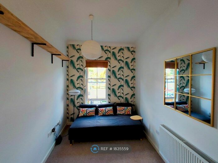 1 Bedroom Flat To Rent In Albion Way, London, SE13