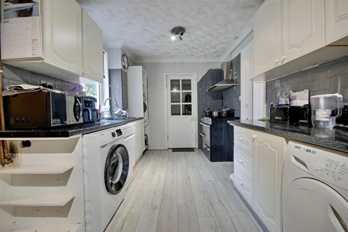 3 Bedroom Semi-Detached House For Sale In Chedworth Crescent, Portsmouth, PO6