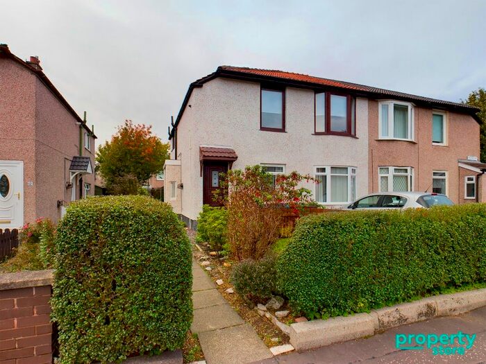 3 Bedroom Flat To Rent In Millport Avenue, Kings Park, Glasgow, G44