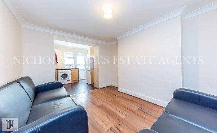 3 Bedroom Flat To Rent In Westbury Avenue, London, N22