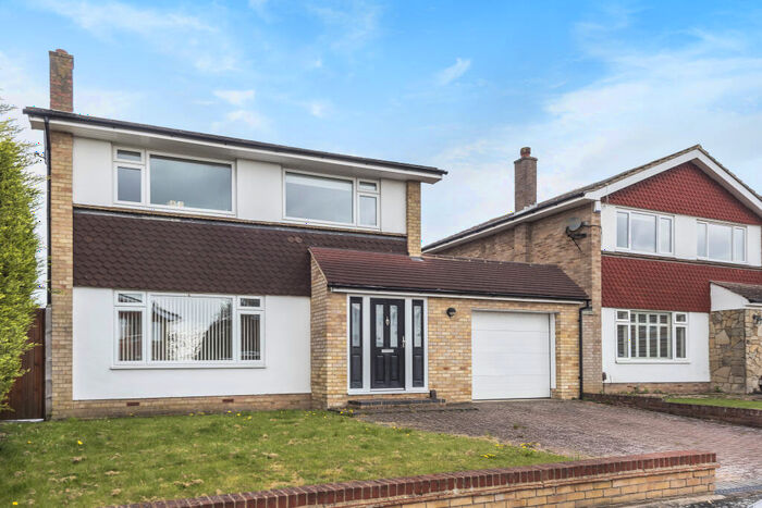 3 Bedroom Detached House To Rent In Broadwalk, Orpington, BR6