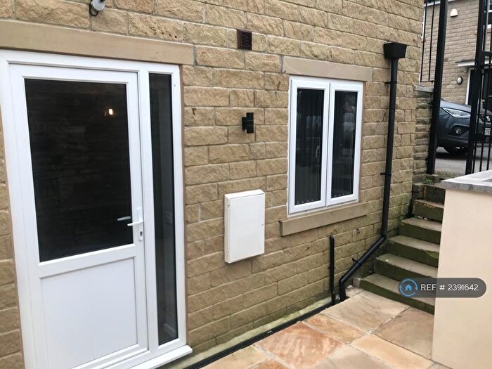 2 Bedroom Flat To Rent In Windhill, Shipley, BD18