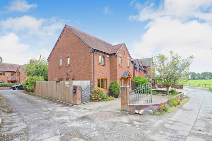 4 Bedroom Detached House For Sale In Waterside Close, Slade Heath, Wolverhampton, WV10