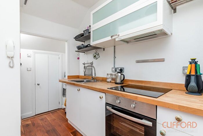 1 Bedroom Flat For Sale In Old Shoreham Road, Hove, BN3