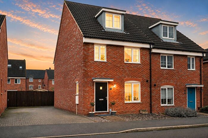 3 Bedroom Semi-Detached House For Sale In Kelburn Road, Orton Northgate, PE2