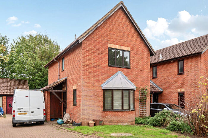 3 Bedroom Detached House For Sale In Mistys Field, Walton-on-Thames, Surrey, KT12