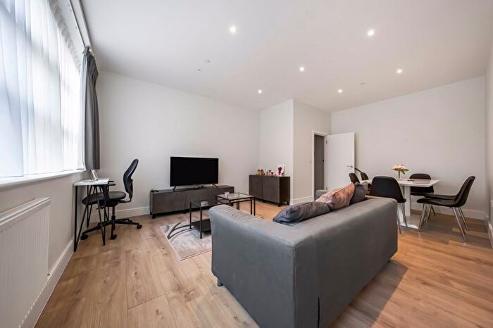 1 Bedroom Flat For Sale In Heron Drive, Langley, Slough, SL3