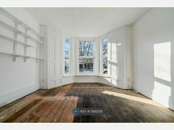 3 Bedroom Flat To Rent In Alexandra Grove, London, N12