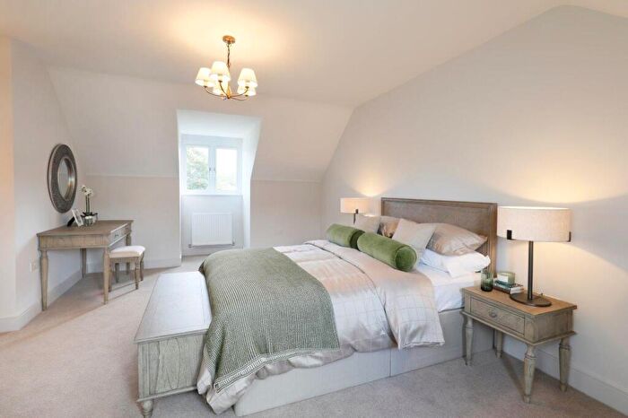 5 Bedroom Detached House For Sale In The Williow, Banstead, SM7